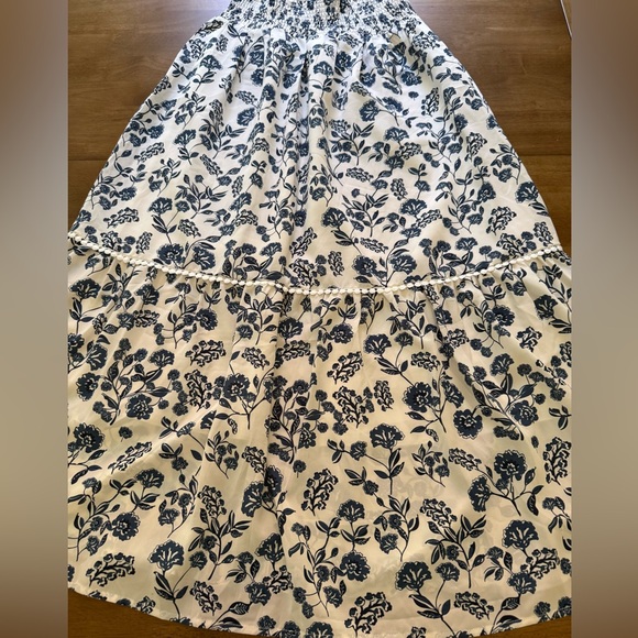 Floral Blue and White Maxi Skirt Elastic High Waist Swing A Line Boho size small - Picture 5 of 13